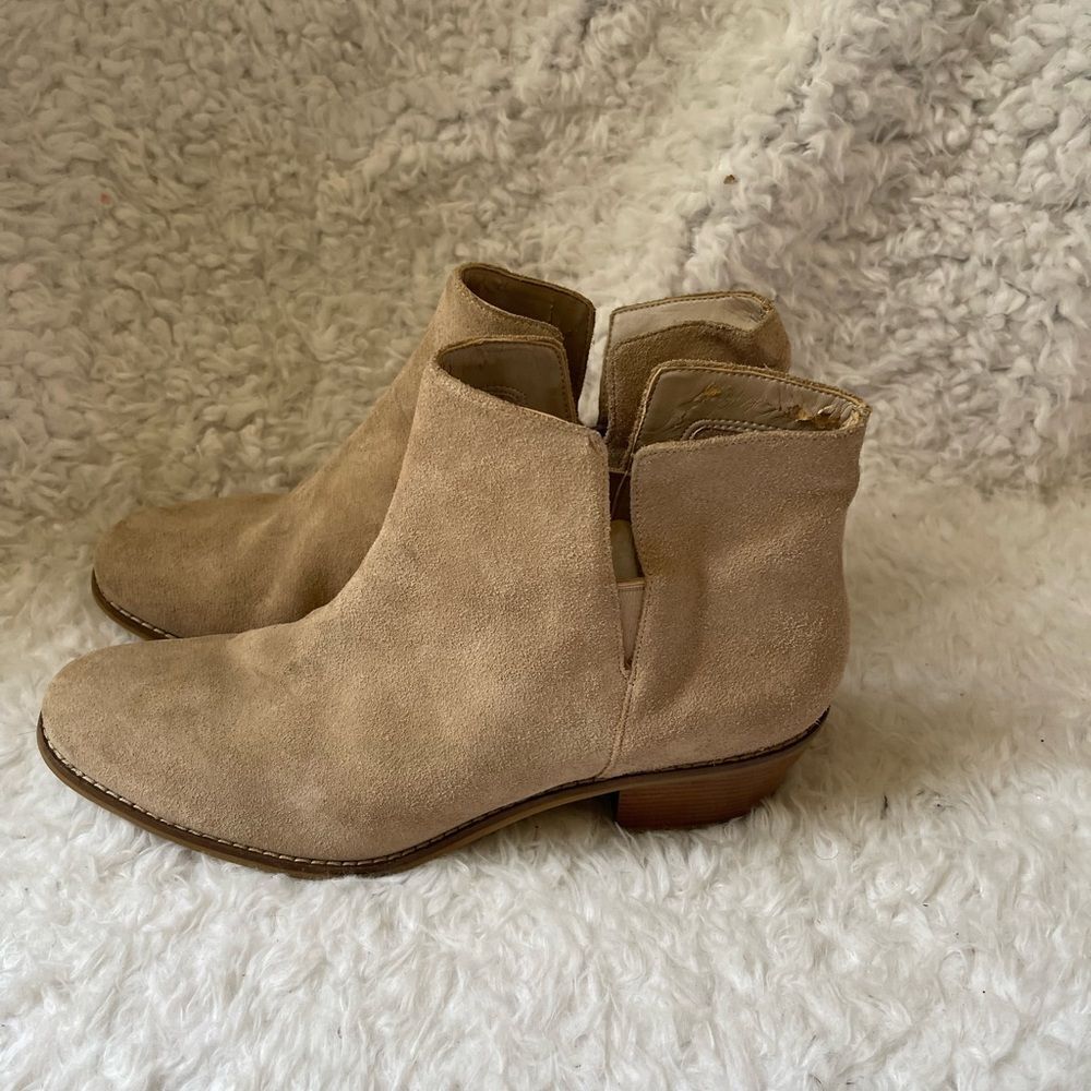 Cole Haan Grandos Signature Khaki suede ankle boots 2” heels size 10.5